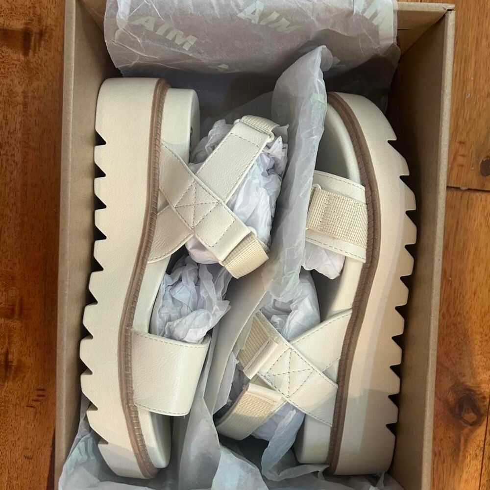 Mia Women's Cream and White Sandals